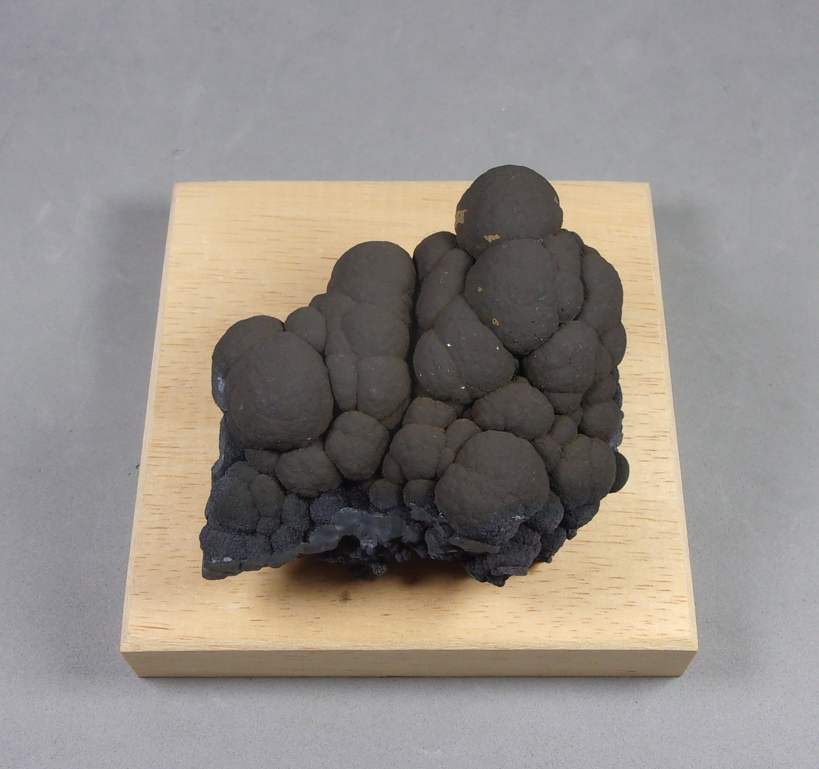 Romanèchita con Pirolusita
6 x 5,7 x 3 cm.
(Autor: J. G. Alcolea)