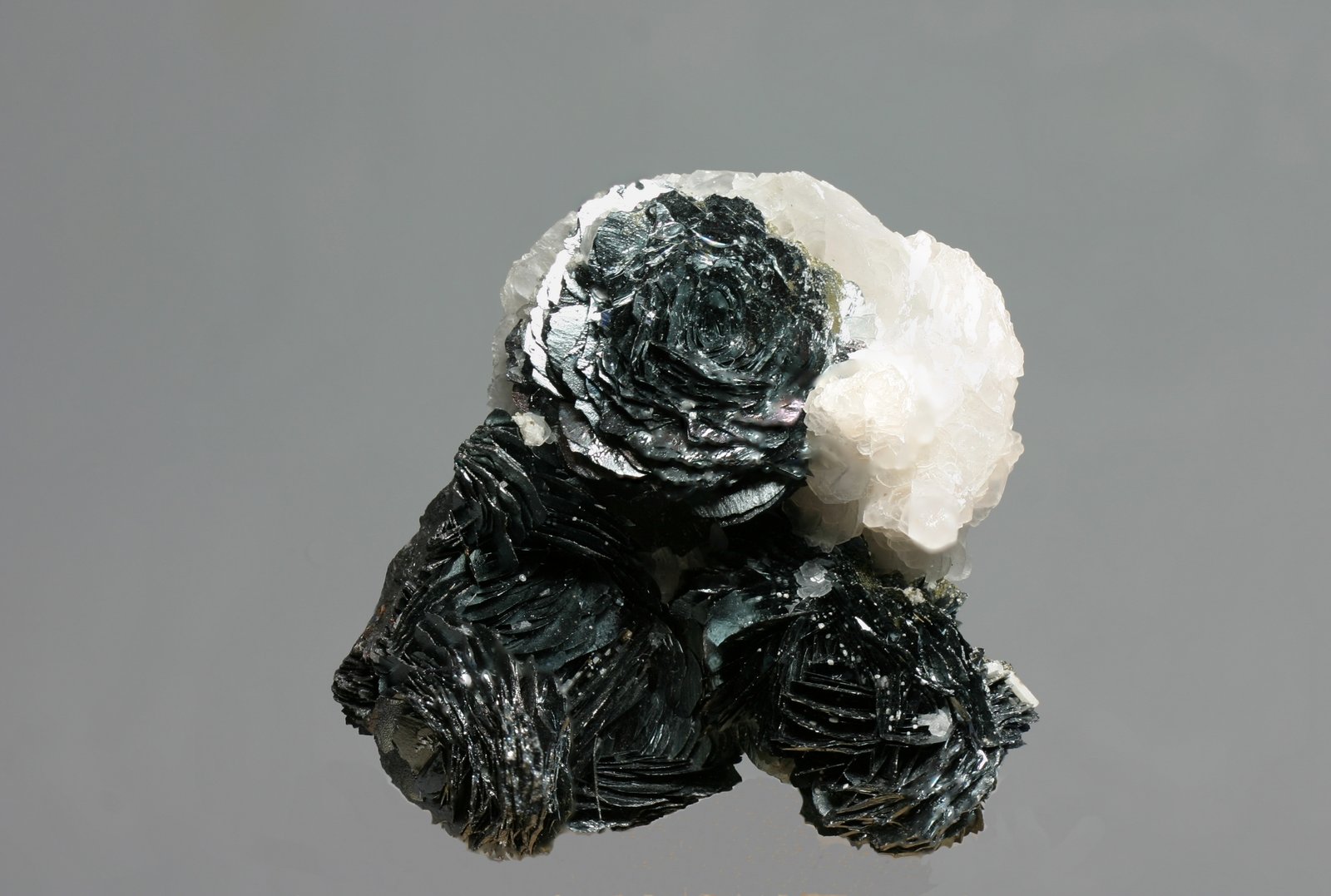 Hematites con Calcita
50x50 mm
(Autor: Ramon A  Lopez Garcia)