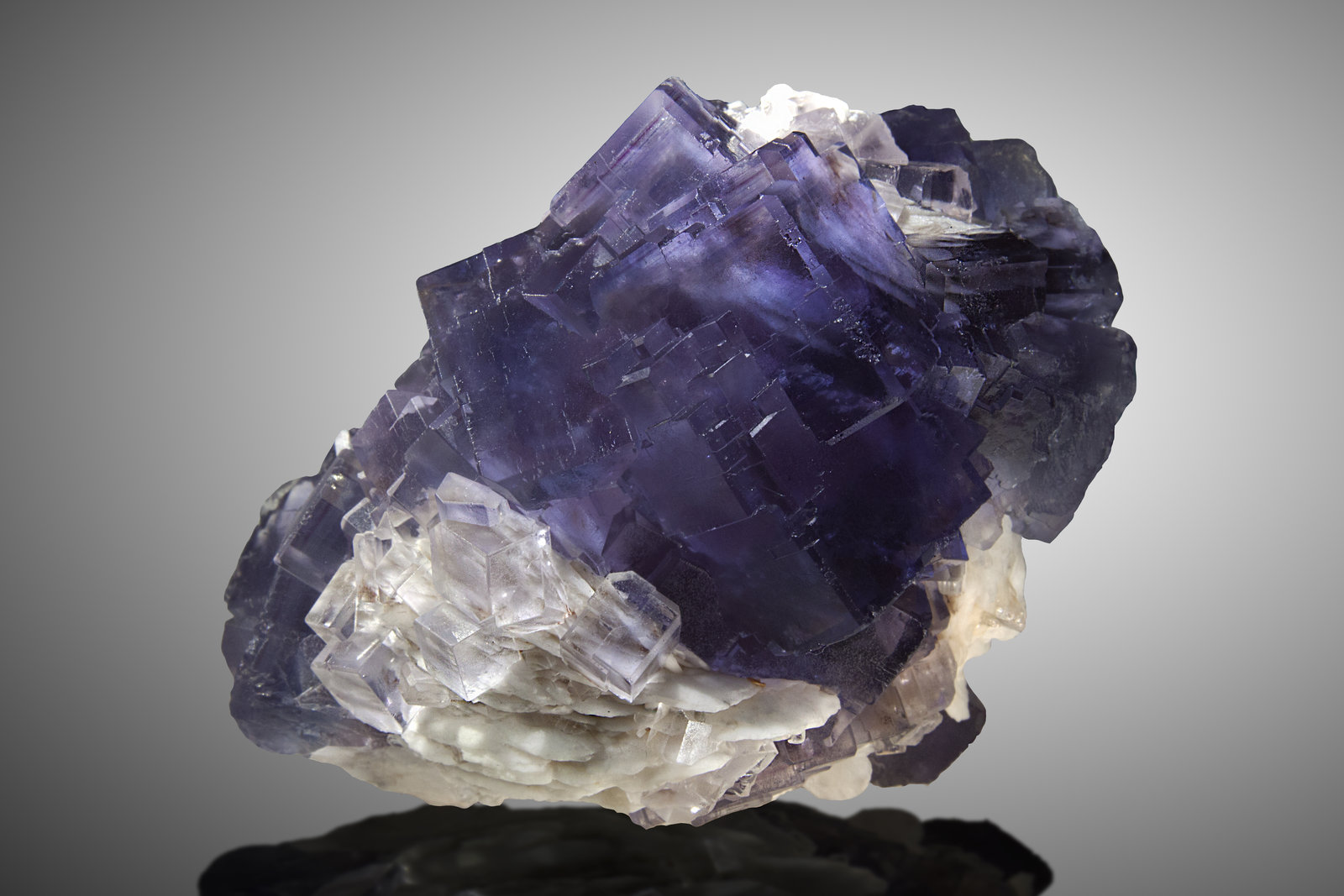 Fluorita
Cristales de hasta 4.5cm de arista,
(Autor: Raul Vancouver)