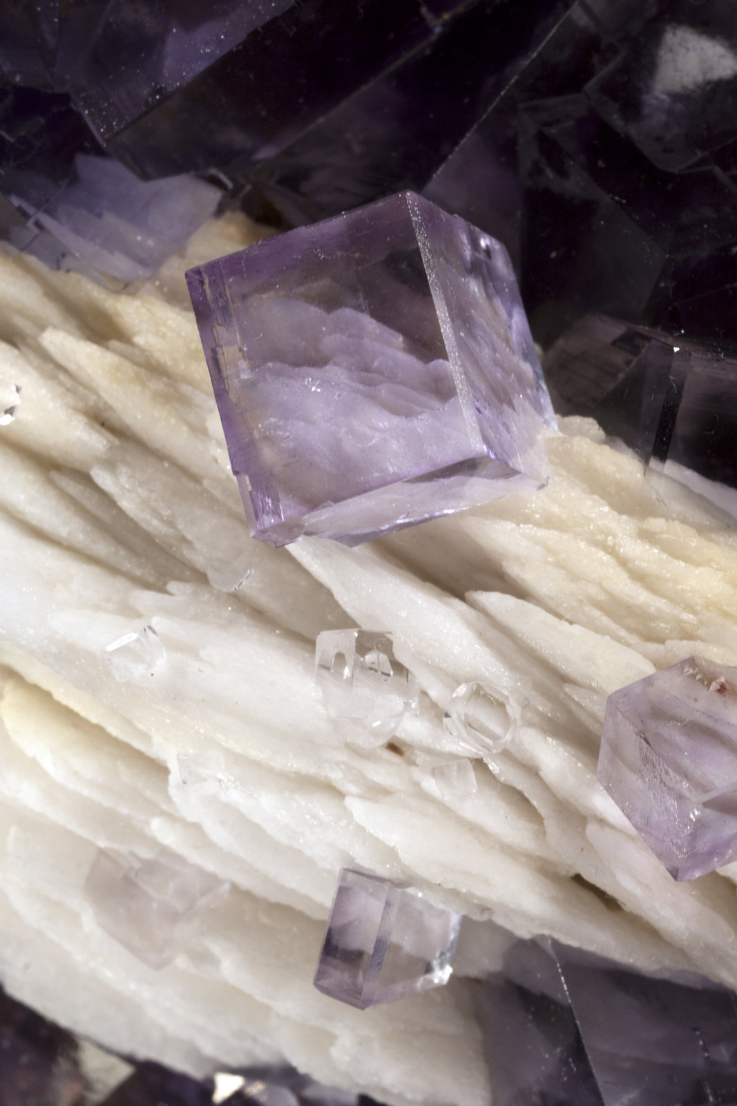 Fluorita, Barita
cristal de 1cm
(Autor: Raul Vancouver)