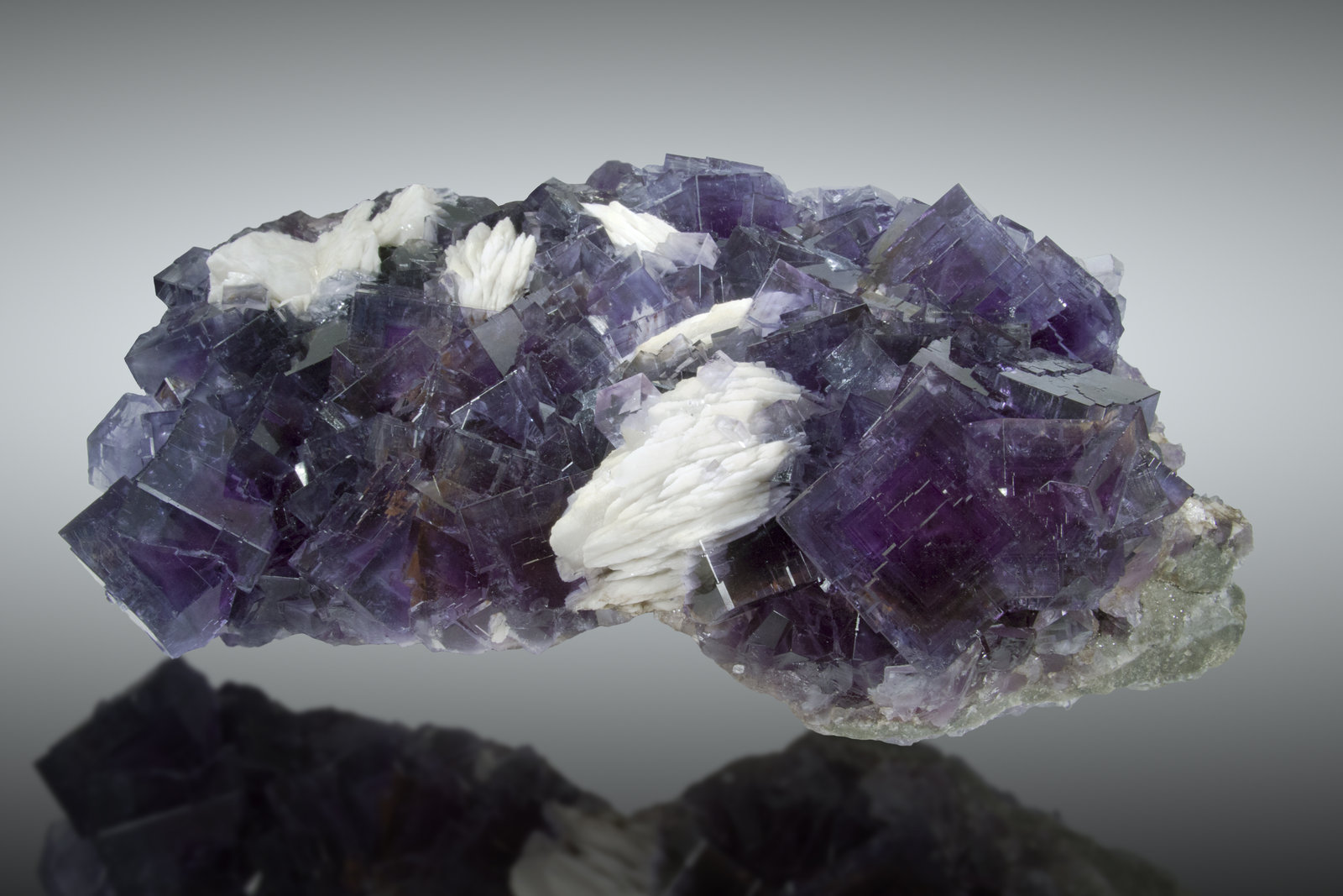 Fluorita, Barita
35cm de ancho, cristales hasta 5cm
(Autor: Raul Vancouver)