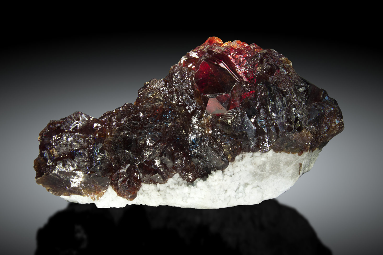 Esfalerita, Dolomita
16 x 10cm
(Autor: Raul Vancouver)