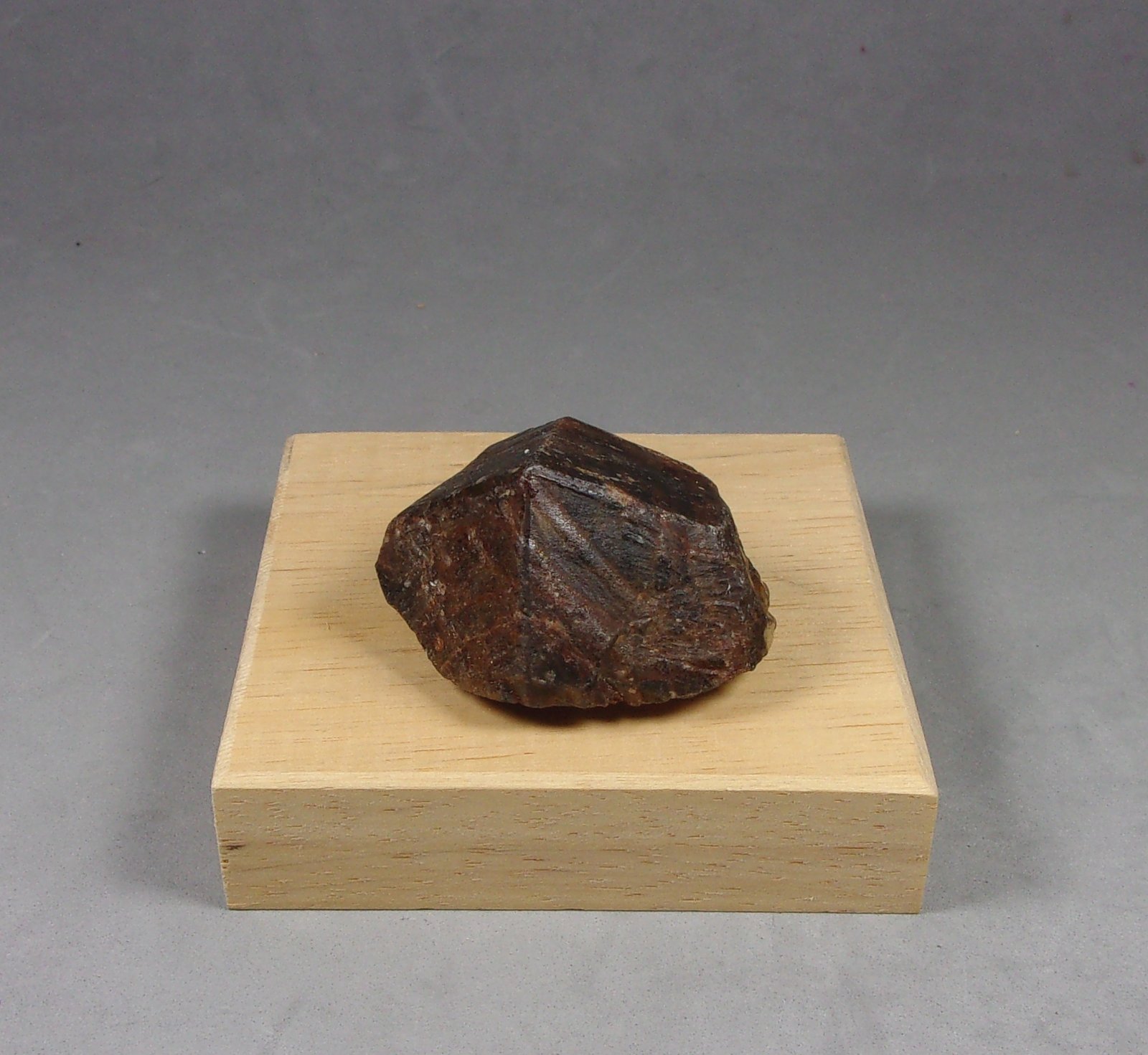 Rutilo
3,8 x 2,9 x 2,3 cm.
(Autor: J. G. Alcolea)