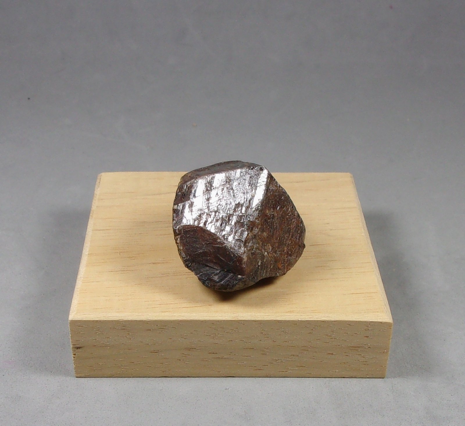 Rutilo
3,8 x 2,9 x 2,3 cm.
(Autor: J. G. Alcolea)