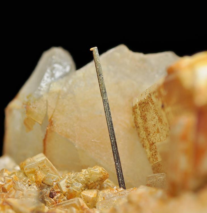 Rutilo
Tamaño: cristal de 13 mm.
(Autor: Juan Miguel)