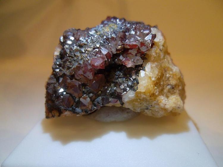 Cuarzo, Goethita
3 x 3 cm.
(Autor: javier ruiz martin)