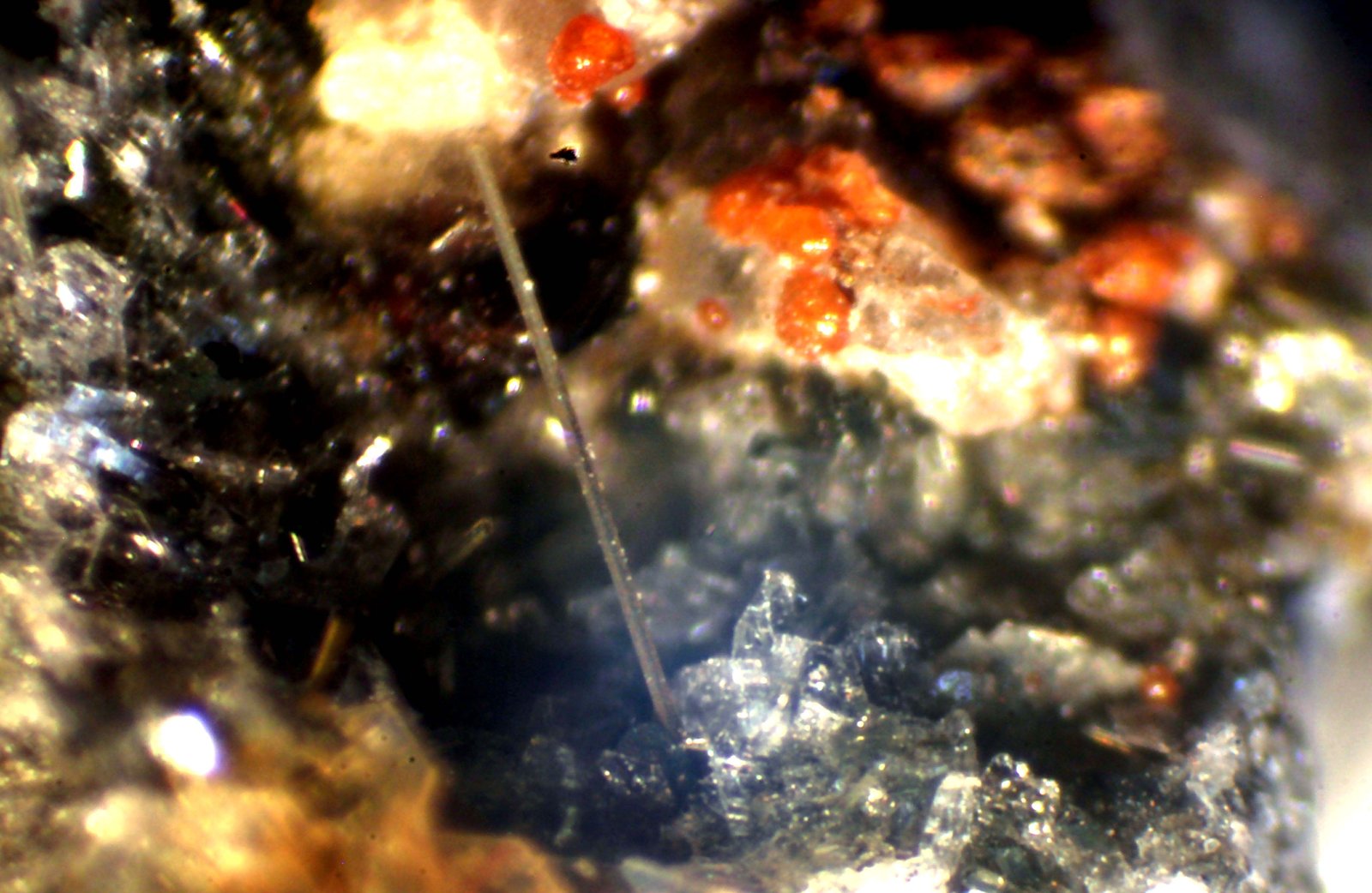 Sanidina
< 1 mm
(Autor: José Luis Zamora)
