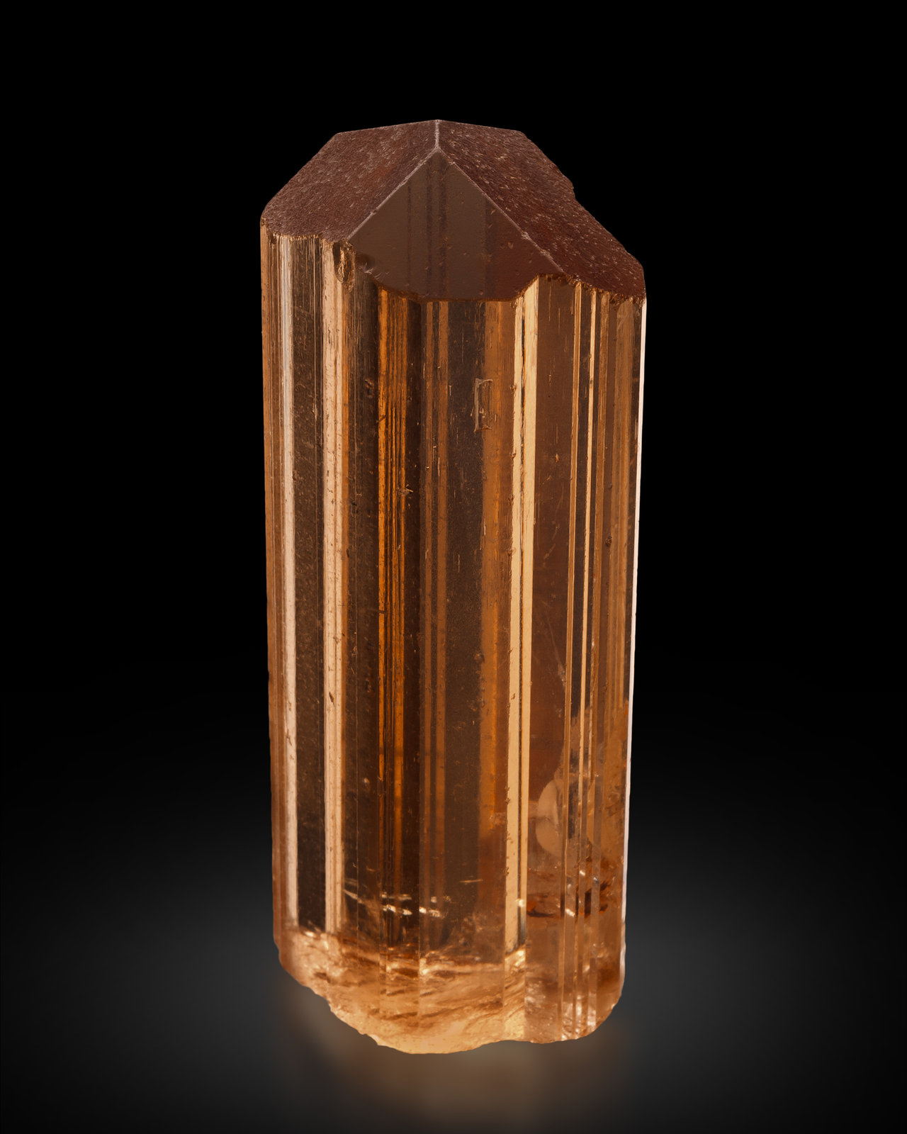 Escapolita
2.5 x 2 x 7.5 cm / Cristal principal: 7.2 cm
(Autor: Museo MIM)