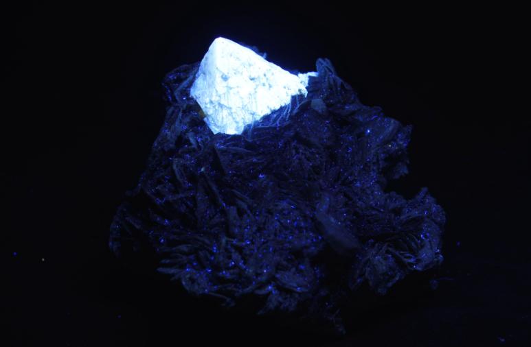 Scheelita
9 x 8 x 6 cm
(Autor: Antonio Alcaide)