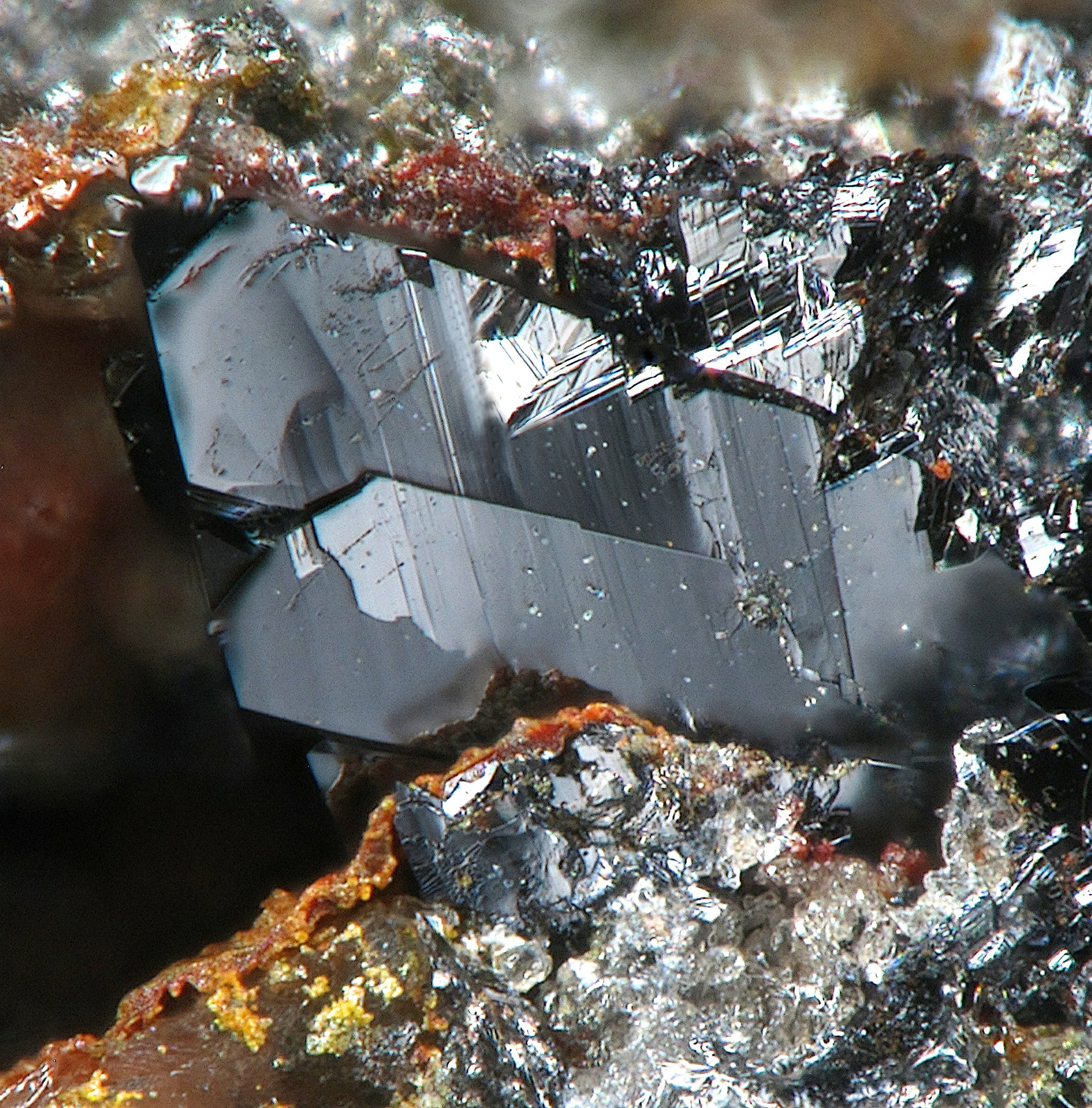 Schneiderhöhnita
1.1mm
(Autor: yowanni)