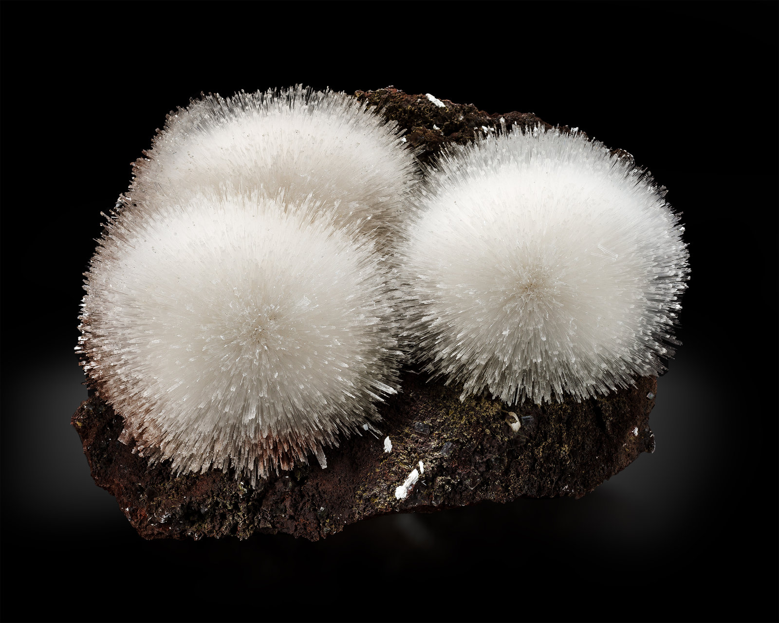 Escolecita [Scolecite]
26 x 20 x 15 cm / cristal principal: 7  cm
(Autor: Museo MIM)