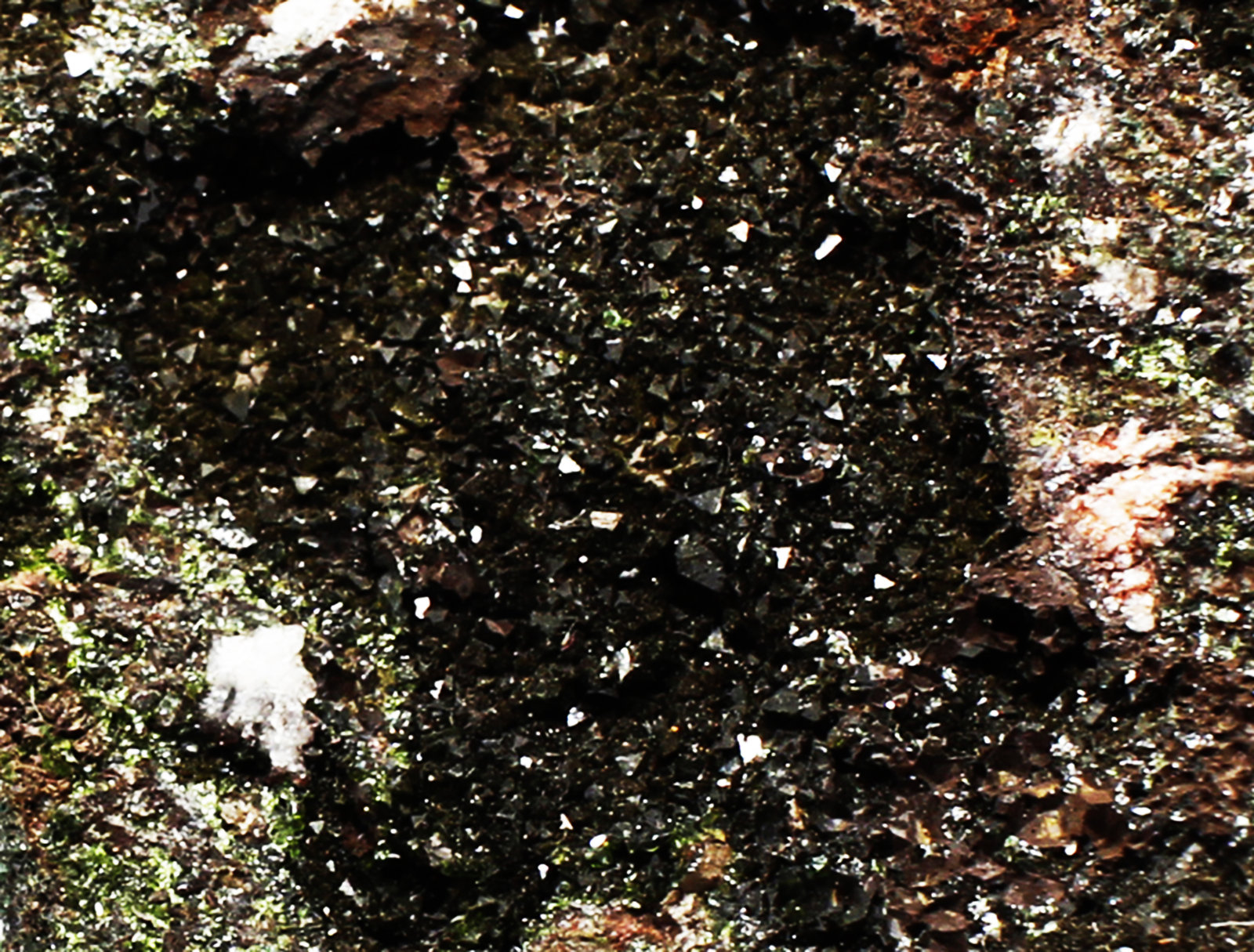 Scorodita (Escorodita)
7x2x3 cm
(Autor: Luis Edmundo Sánchez Roja)