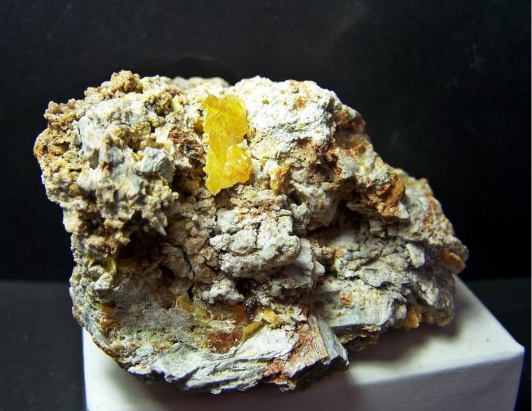 Wulfenita.
Laura Claim, Los Lastonares, Albuñuelas, Comarca Valle de Lecrín, Granada, Andalusia, Spain
8x4 cm
(Autor: AntonioJesus)
