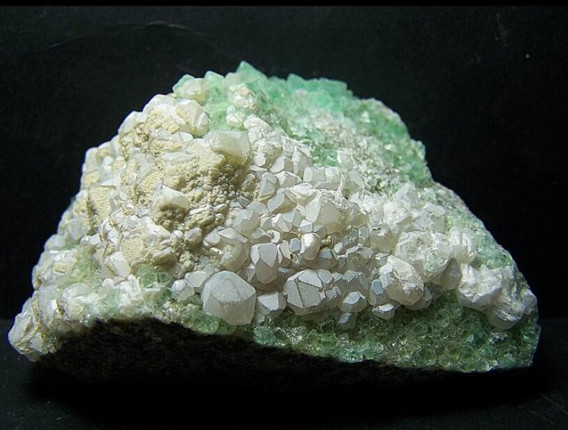 Fluorita, Cuarzo
Pedrera Berta, Turó Can Domènech, Serra Roques Blanques, Sant Cugat del Vallès-El Papiol, Comarca Vallès Occidental / Baix Llobregat, Barcelona, Catalunya / Cataluña, España
7x5 cm
(Autor: AntonioJesus)