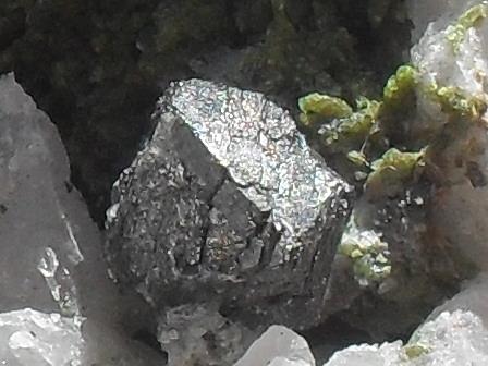 Magnetita, Epidota y Cuarzo
Cristal de Magnetita de 5 mm.
(Autor: Laureano)