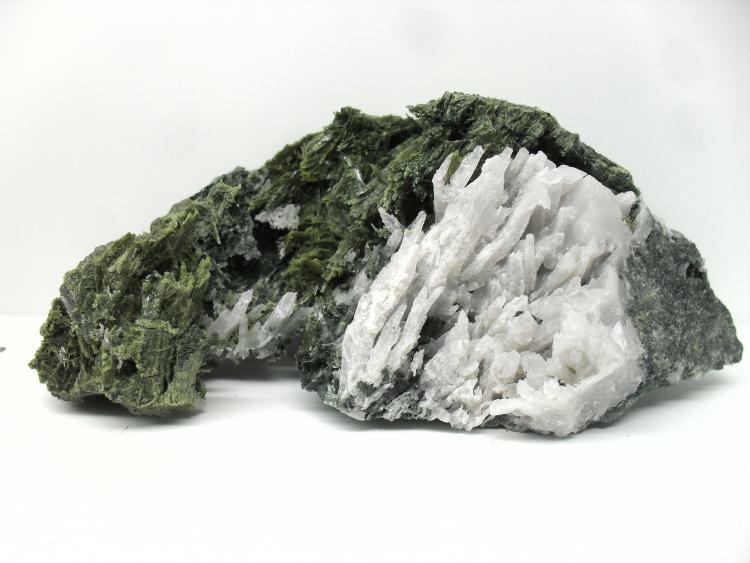 Epidota y Cuarzo
10x6,5 cm.
(Autor: Laureano)