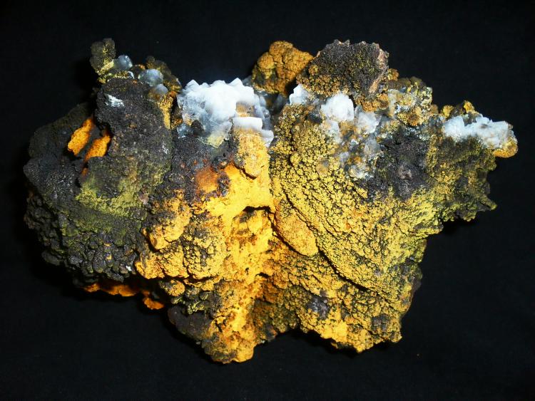 Goethita Limonitizada con cristales de Calcita.
17x15 cm.
(Autor: Laureano)