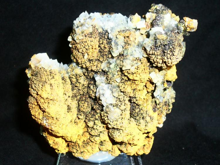 Goethita Limonitizada con cristales de Calcita.
9x8 cm.
(Autor: Laureano)