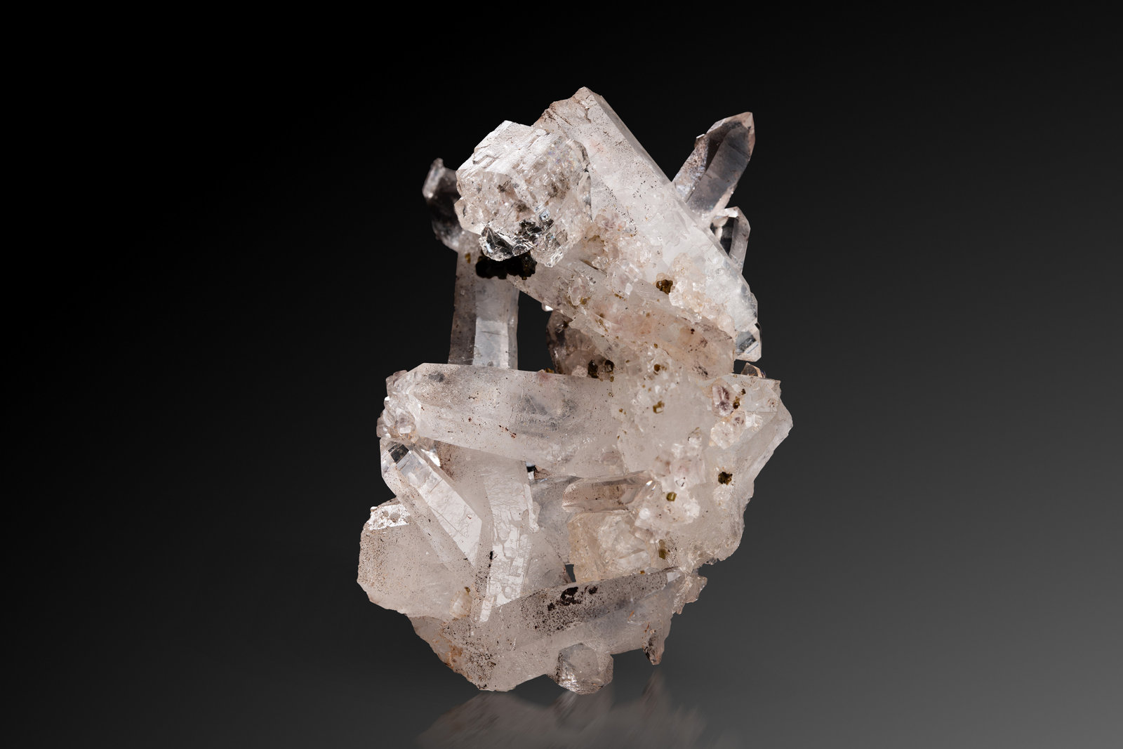 Sellaita con Cuarzo y Uvita
6 x 3.5 x 8 cm / cristal principal: 2.0 cm
(Autor: Museo MIM)