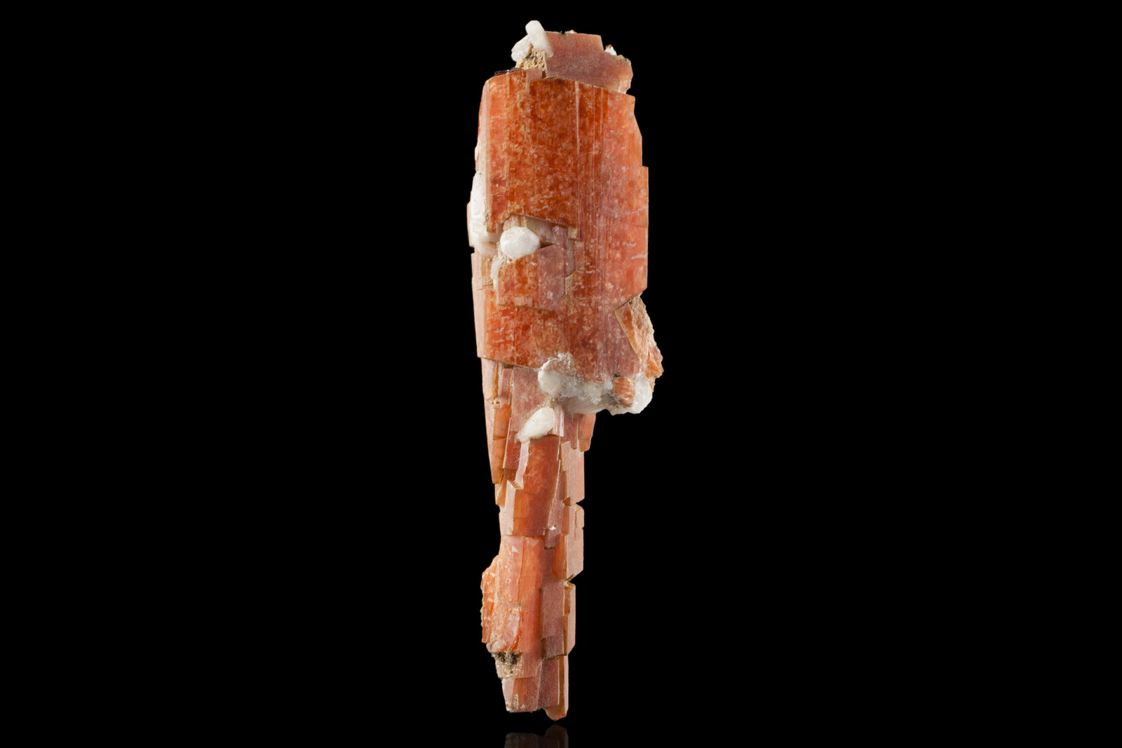 Serandita con Analcima
5 x 5 x 16 cm / cristal principal: 15 cm
(Autor: Museo MIM)