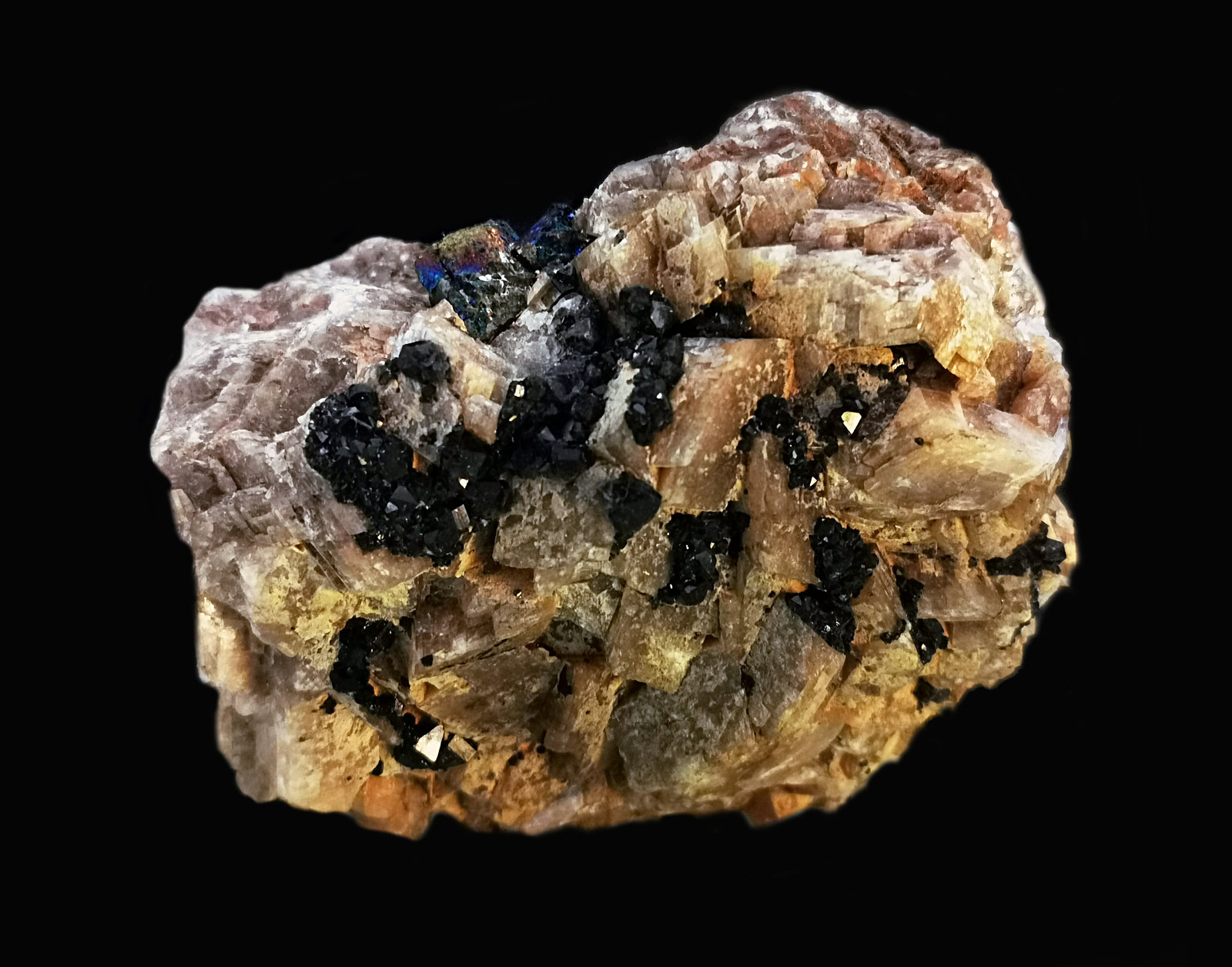 Dolomita, Cuarzo (variedad morión) y Calcopirita
110x74x72 mm
(Autor: Antonio Carmona)