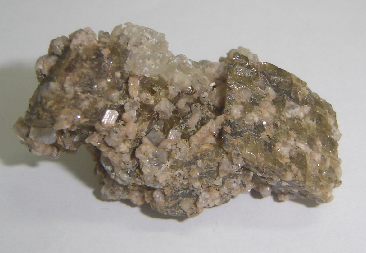 Siderita, Dolomita y Ortoclasa
3,5 x 3,5 x 1,6 cm
(Autor: Anisio Claudio)