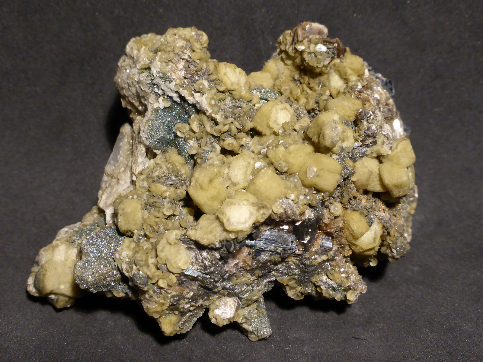 Siderita, Pirita y Ferberita
8,5x5,5 cm
(Autor: Ander Ispizua Juan)