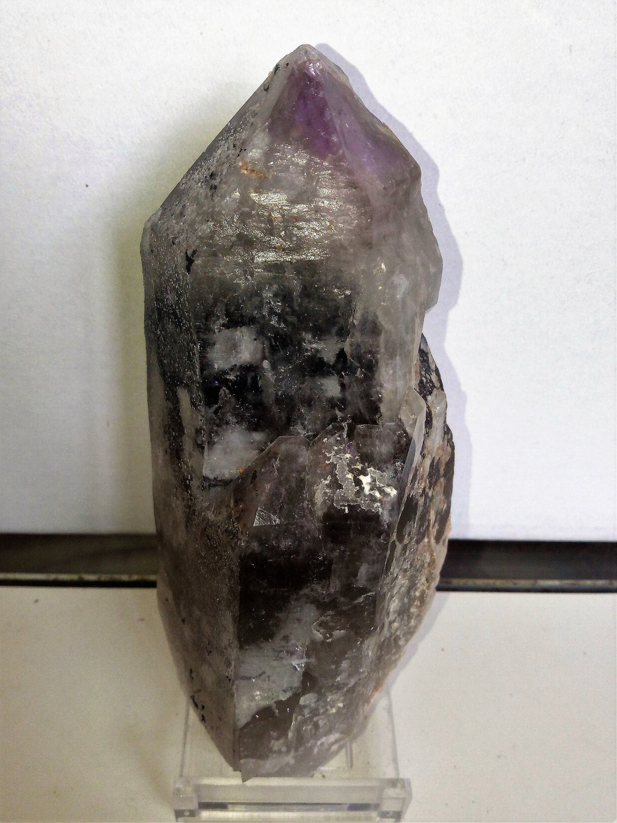 Cuarzo (variedad amatista), Cuarzo (variedad ahumado)
12x6 cm.
(Autor: Adri Rodríguez)
