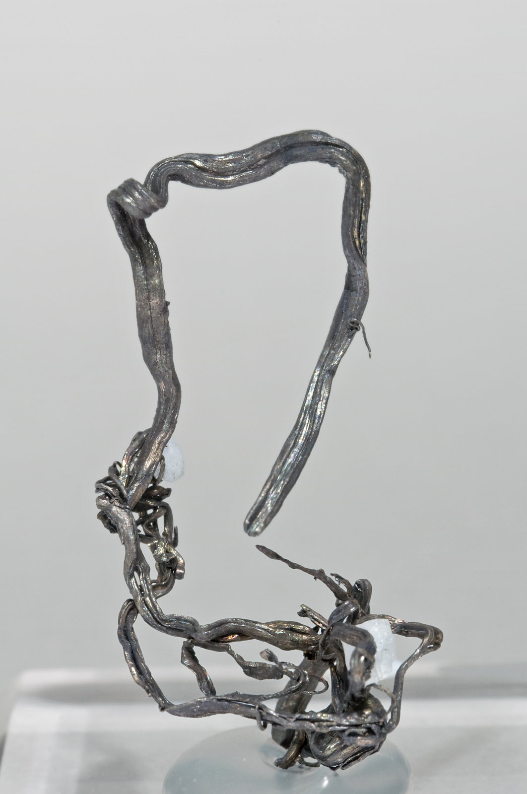 Plata con Calcita
3.1 × 1.7 × 1.2 cm
(Autor: Jordi Fabre)