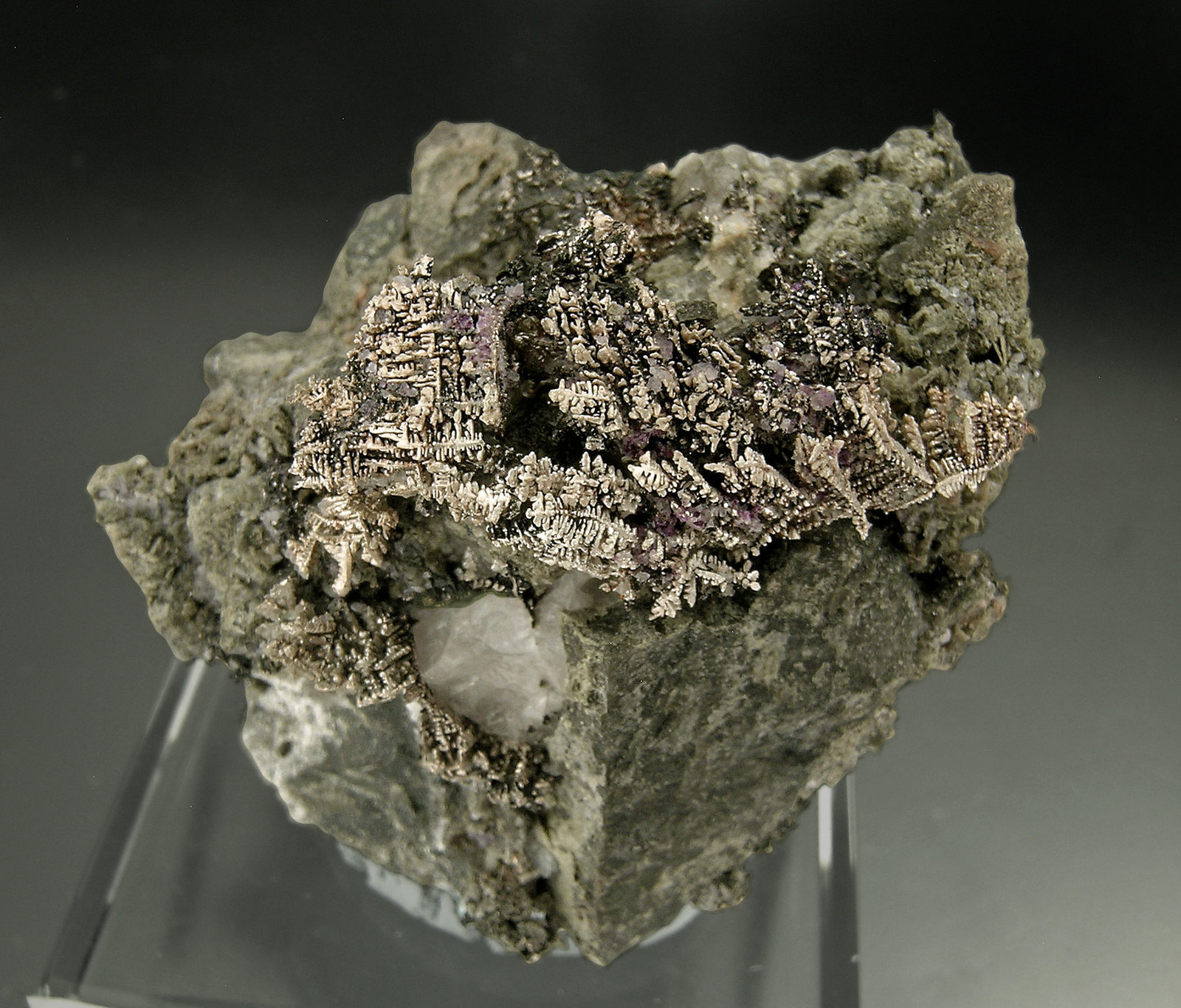 Plata con Fluorita
4.2 × 3.9 × 3.2 cm
(Autor: Jordi Fabre)