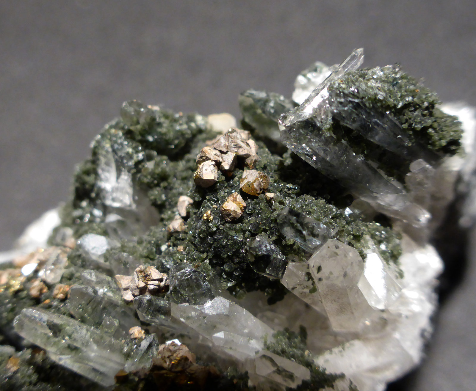 Cuarzo, pirita y clorita
6x3 cm
(Autor: Ander Ispizua Juan)