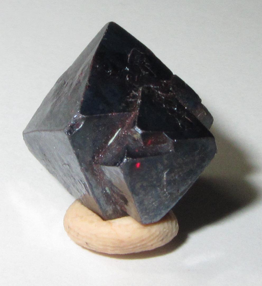 Cuprita
12 x 12 mm. (arista)
(Autor: prcantos)