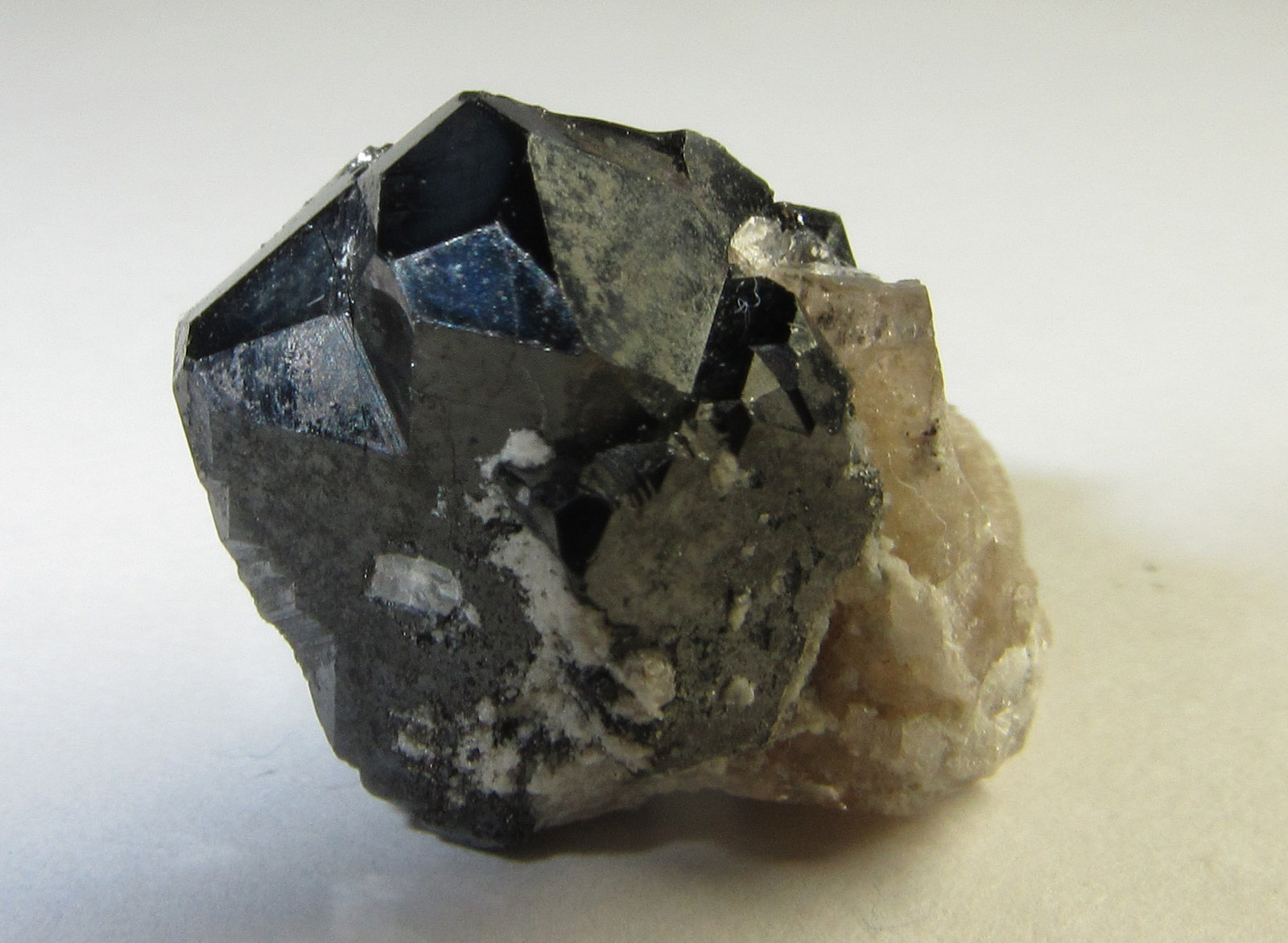 Bixbyita
18 x 18 mm.
(Autor: prcantos)