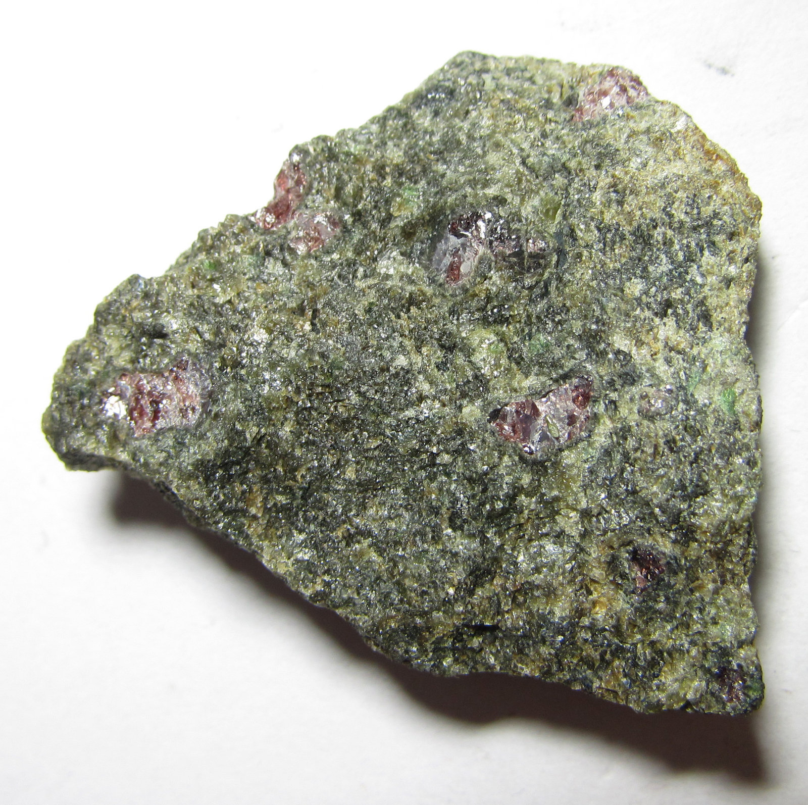 lherzolita con piropo
3 x 3 cm.
(Autor: prcantos)