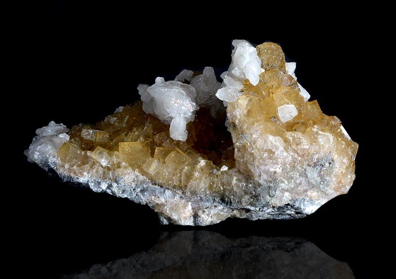 Fluorita
14 x 25 x 9.5 cm. Cristal mayor 3 cm. Peso 2413 g
(Autor: undaria)