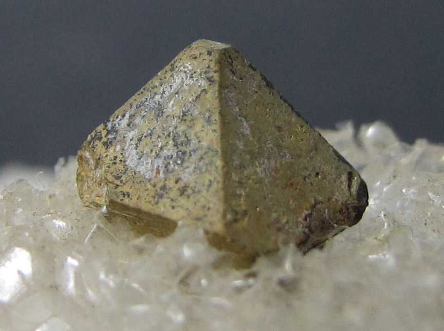 Anatasa
7 x 5 mm. (diagonal x arista frontal)
(Autor: prcantos)