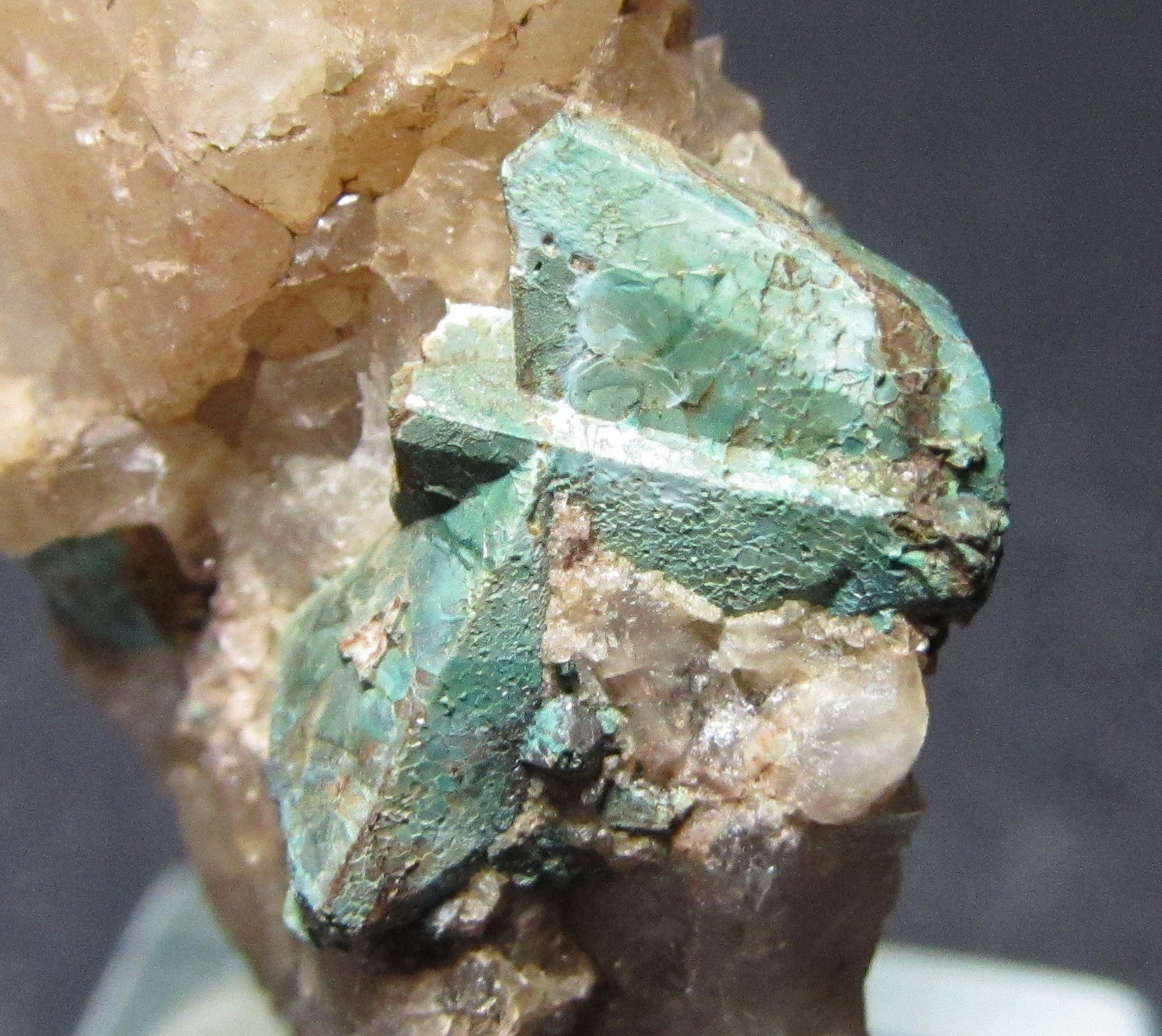 Tetraedrita, Malaquita
20 mm. ancho de campo
(Autor: prcantos)