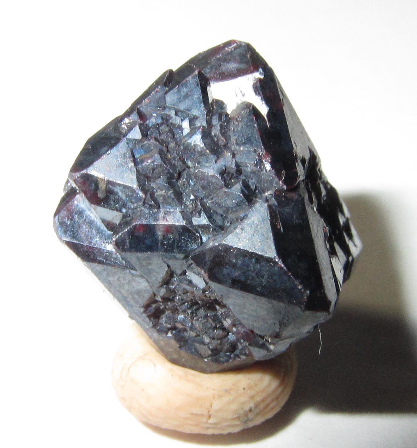 Cuprita
13 x 13 mm. (arista)
(Autor: prcantos)