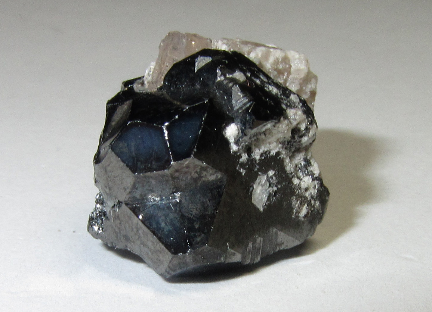 Bixbyita
18 x 18 mm.
(Autor: prcantos)