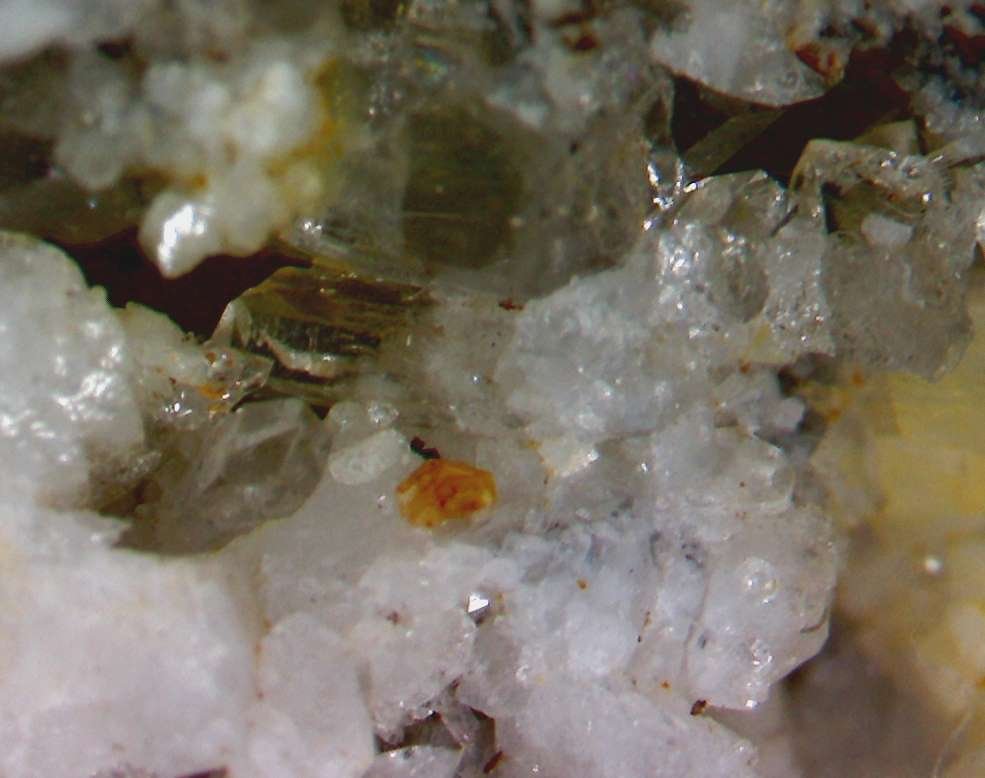 Synchysita-(Ce) y Cuarzo
0´109 x 0´105 mm.
(Autor: Jesus Franquesa Baucells)