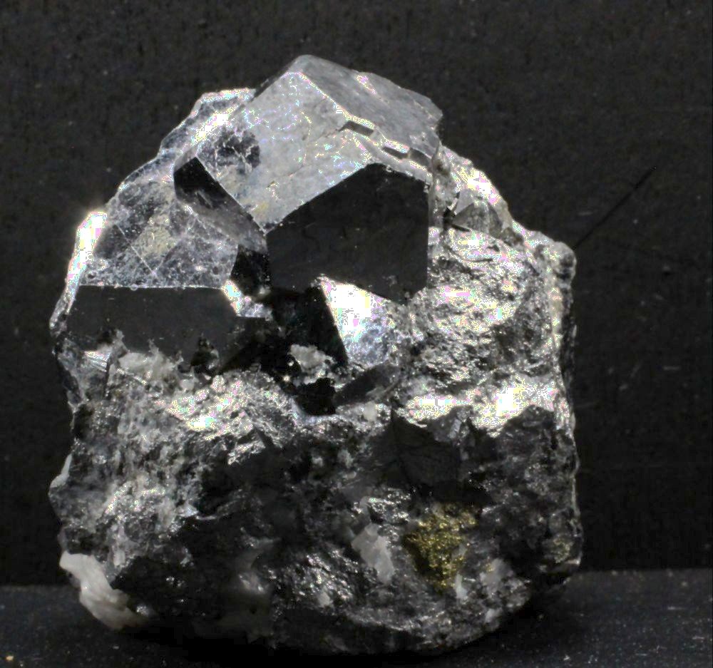 Skutterudita
33 x 27 x 22 mm.
(Autor: José Luis Zamora)
