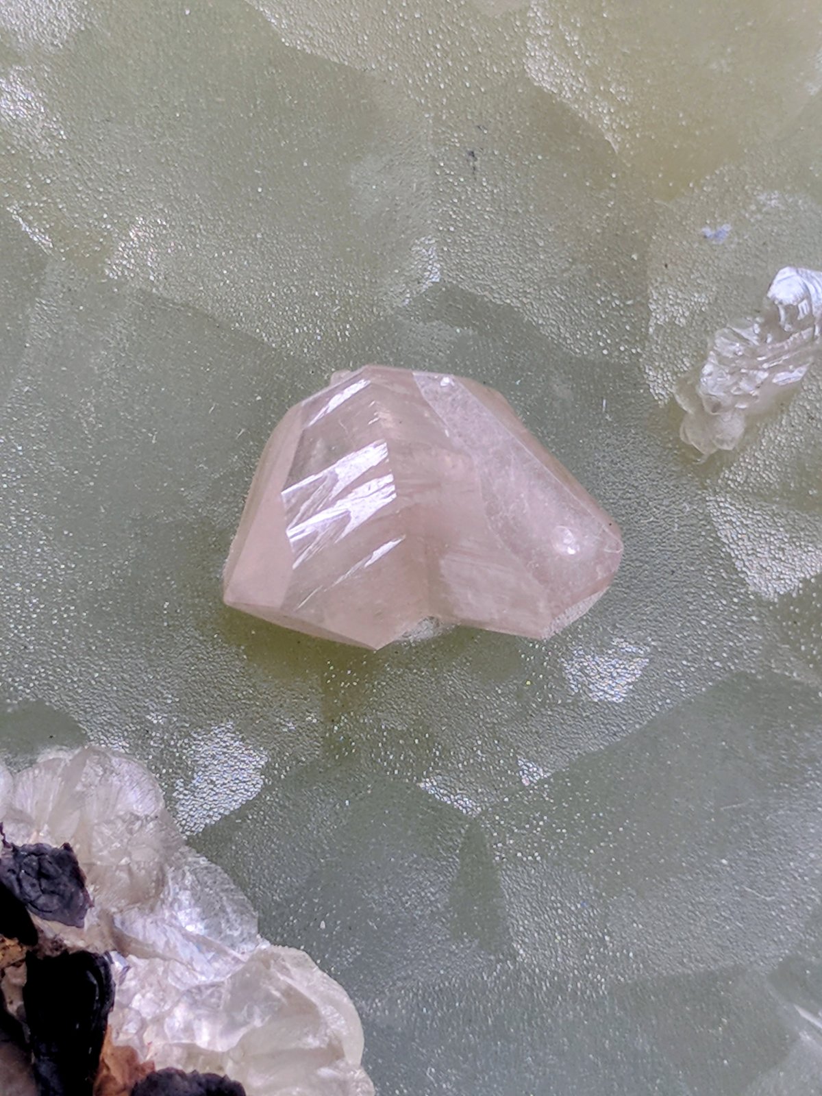 Cerusita, Smithsonita
1,3 x 1,0 - cristal cersuita
(Autor: carles)