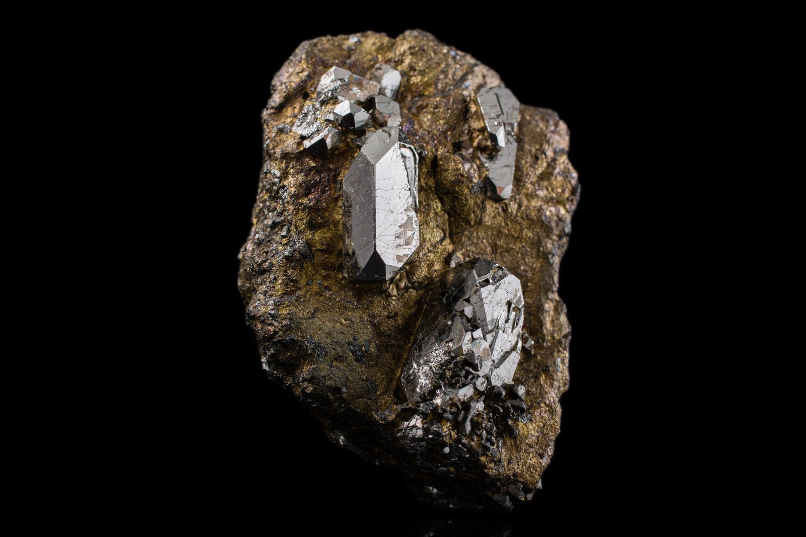 Sperrylita
7 x 5 x 3.5 cm / Cristal principal: 2.2 cm
(Autor: Museo MIM)