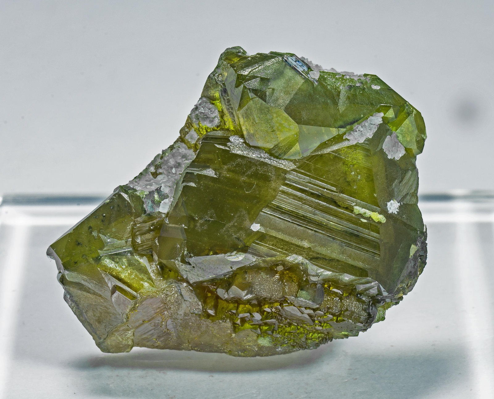 Esfalerita con Calcita
4.2 × 3.1 × 1.9 cm
(Autor: Jordi Fabre)