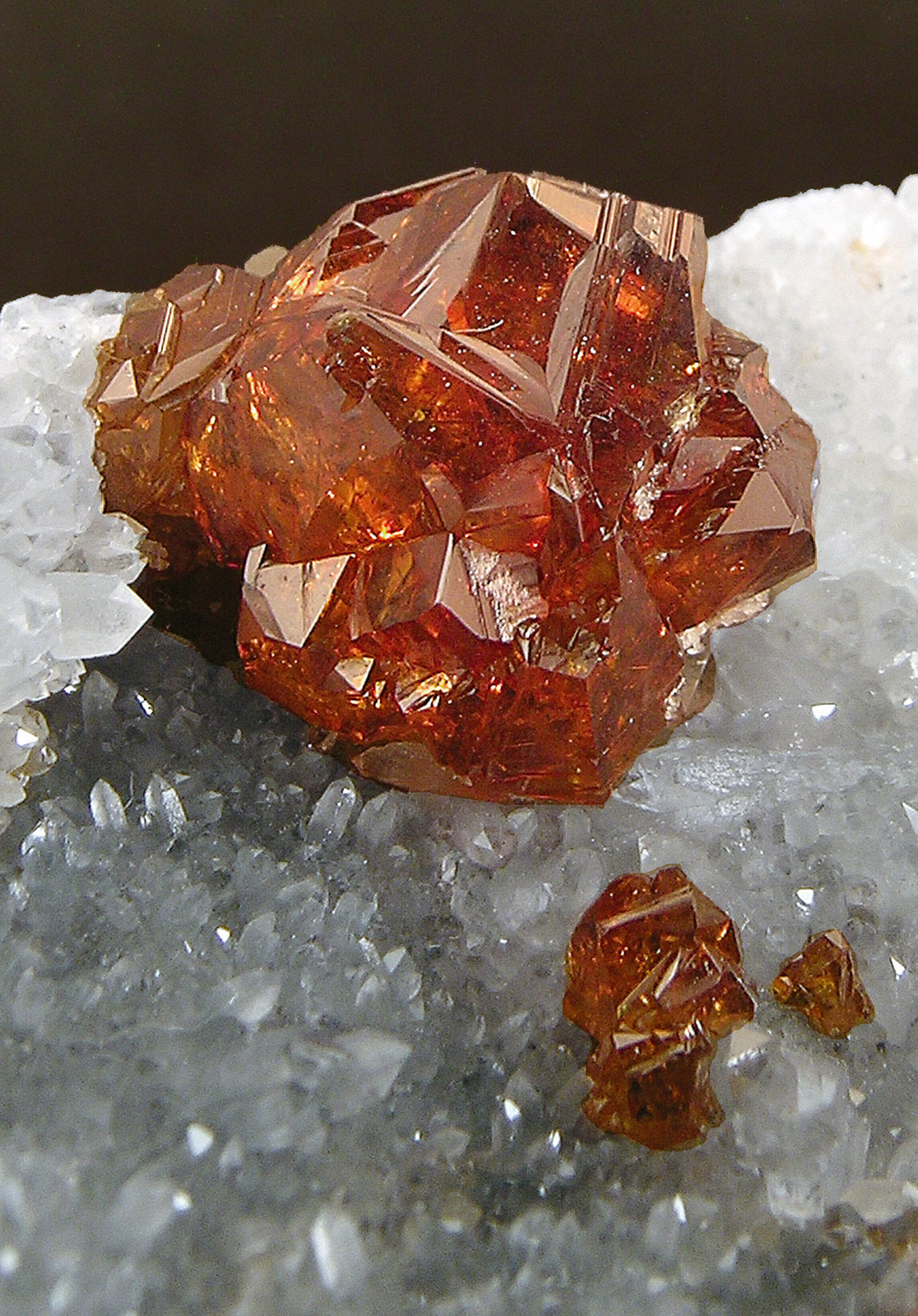 Esfalerita con Cuarzo
el cristal mayor mide: 1 × 1 cm
(Autor: Jordi Fabre)