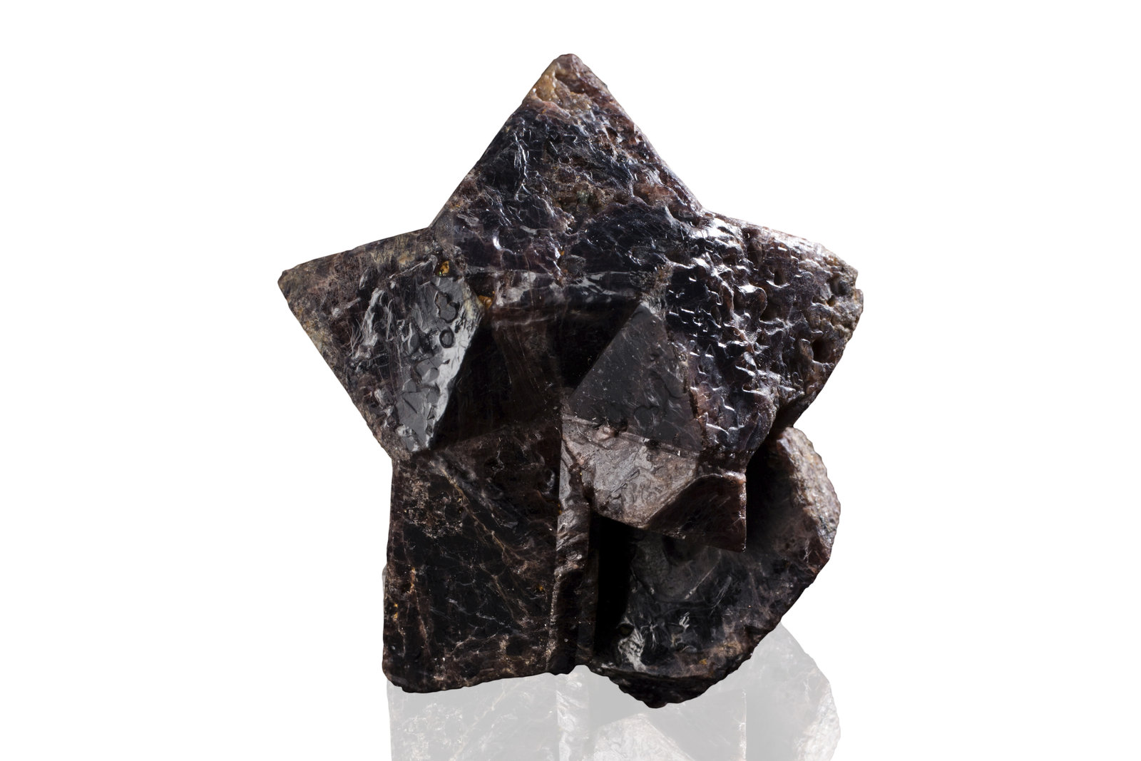 Espinela
4.5 x 3 x 4 cm / Cristal principal: 2.7 cm
(Autor: Museo MIM)