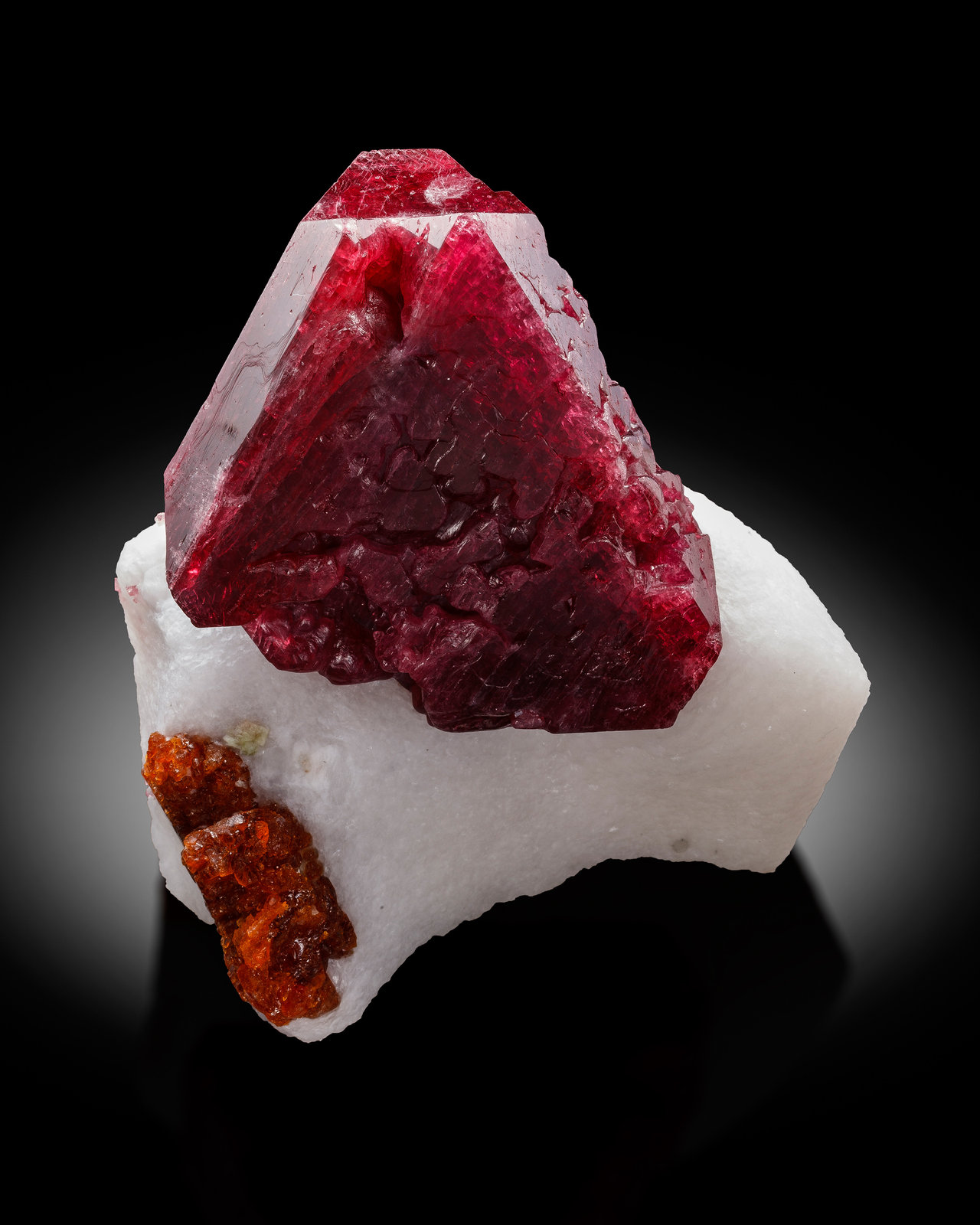 Espinela
11 x 7 x 12 cm / cristal principal: 8.7 cm
(Autor: Museo MIM)