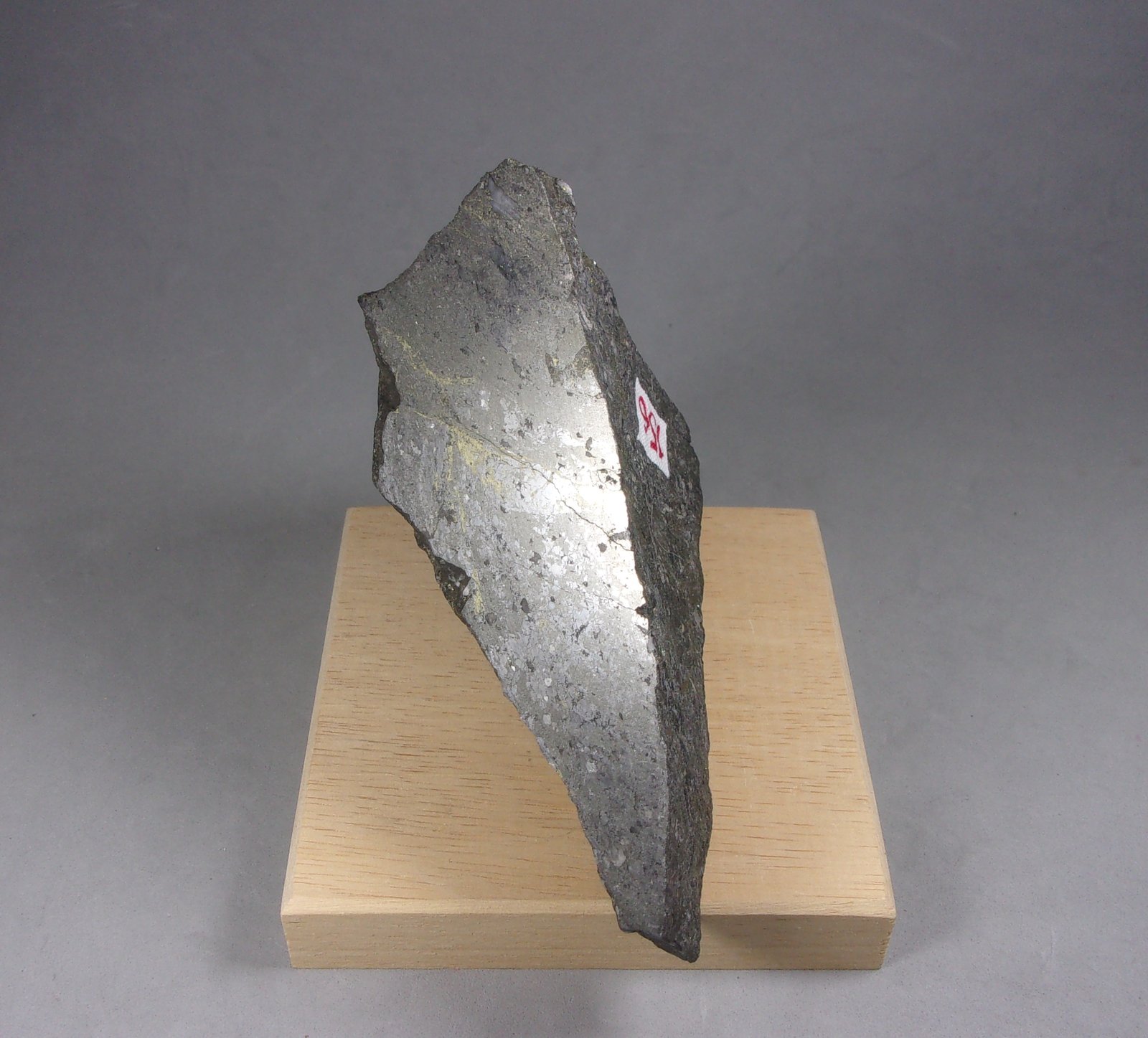 Stannita
9,5 x 8,2 x 3,7 cm.  567 g.
(Autor: J. G. Alcolea)