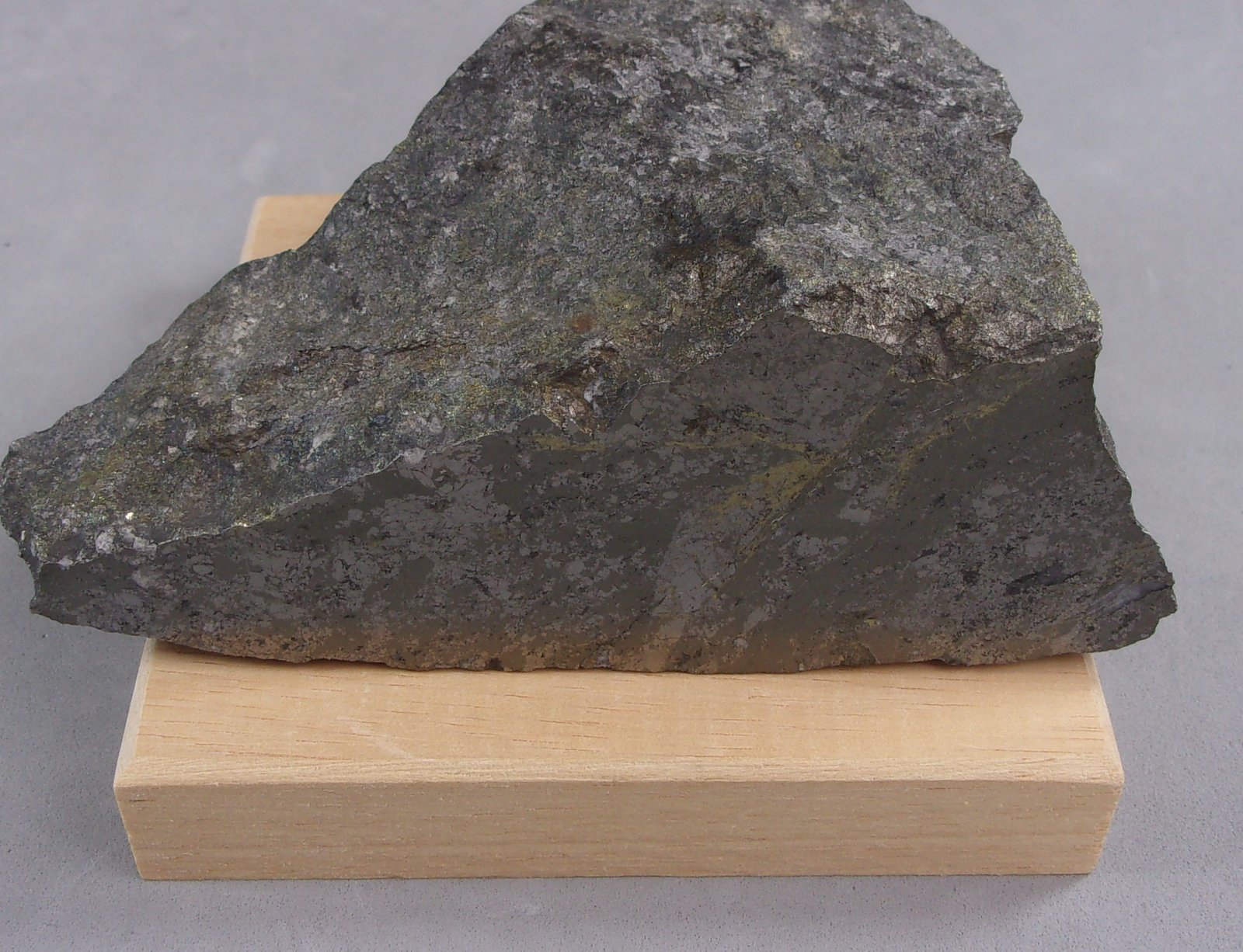 Stannita
9,5 x 8,2 x 3,7 cm.   567 g.
(Autor: J. G. Alcolea)