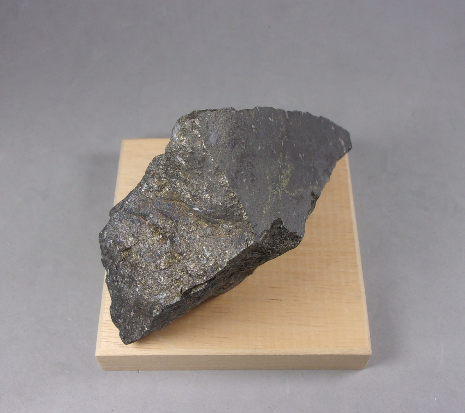 Stannita
9,5 x 8,2 x 3,7 cm.  567 g.
(Autor: J. G. Alcolea)